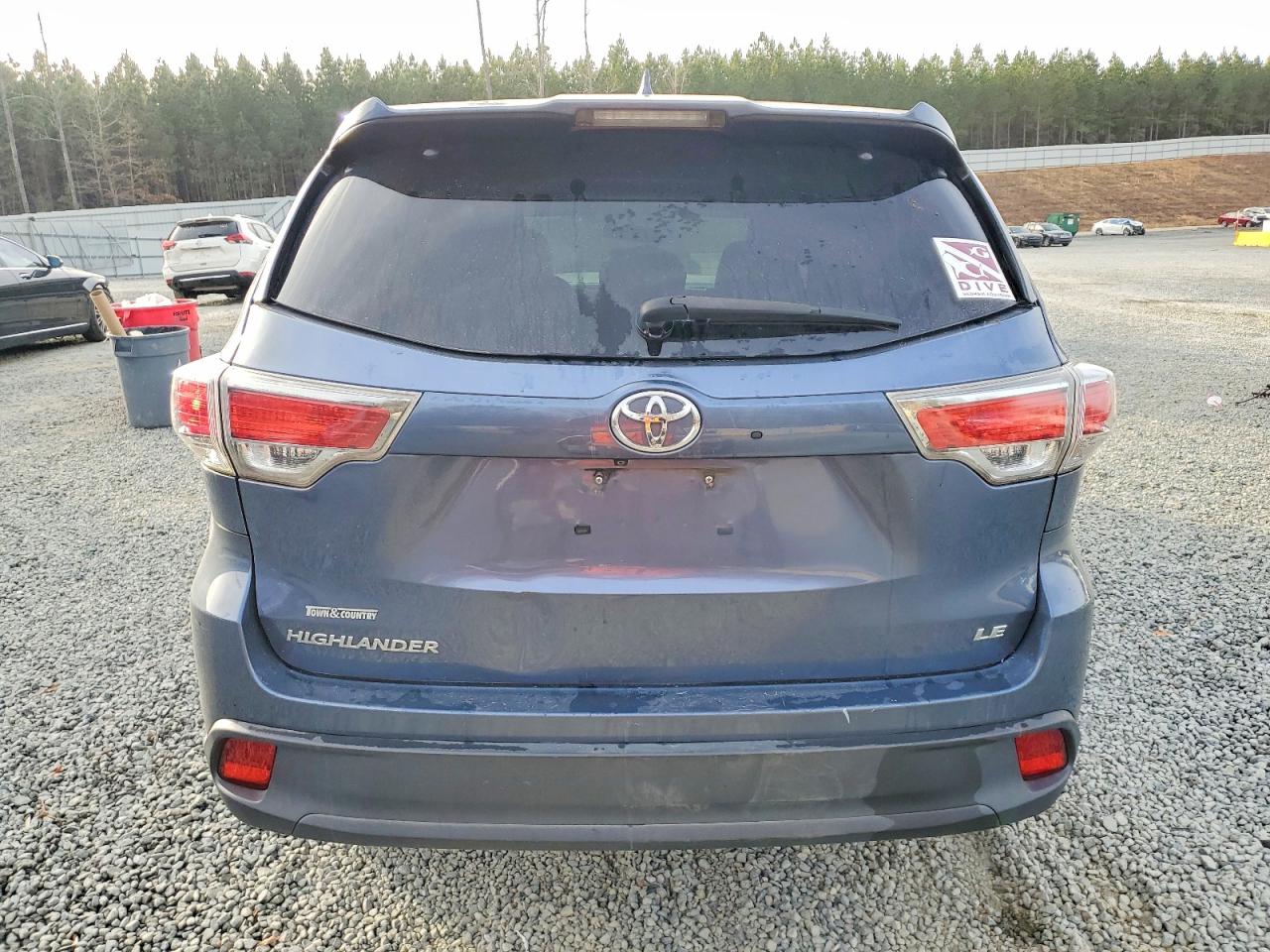 2016 TOYOTA HIGHLANDER LE photo 6