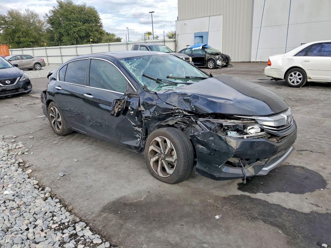 2017 HONDA ACCORD EX photo 4