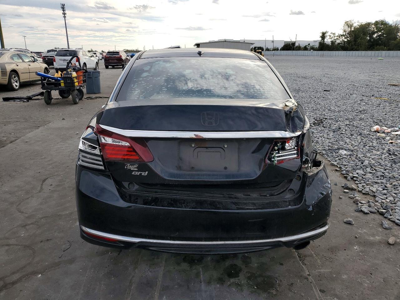 2017 HONDA ACCORD EX photo 6