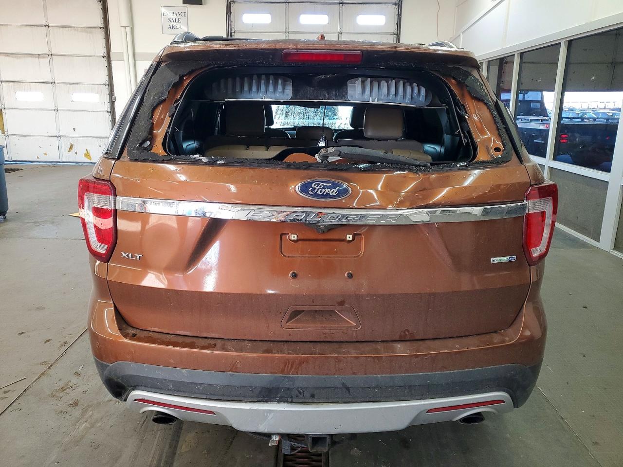 2017 FORD EXPLORER XLT photo 6