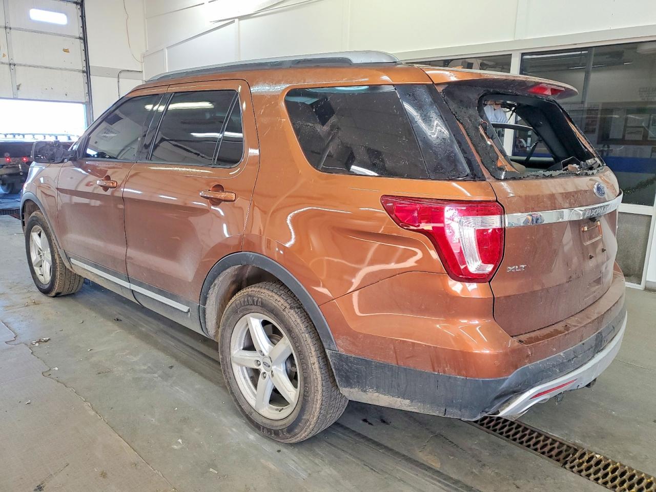 2017 FORD EXPLORER XLT photo 2