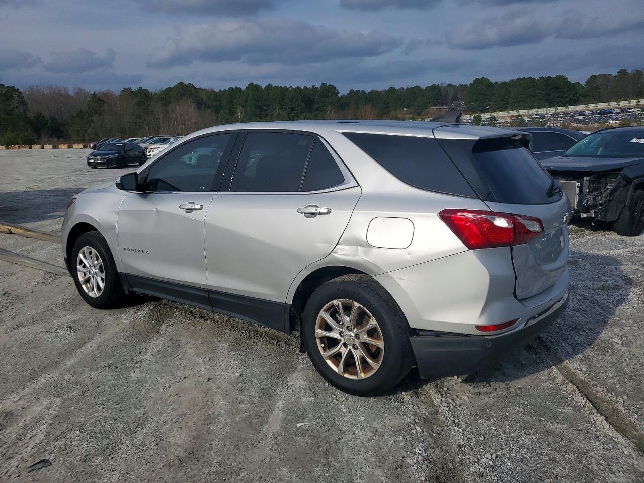 2018 CHEVROLET EQUINOX LT photo 2