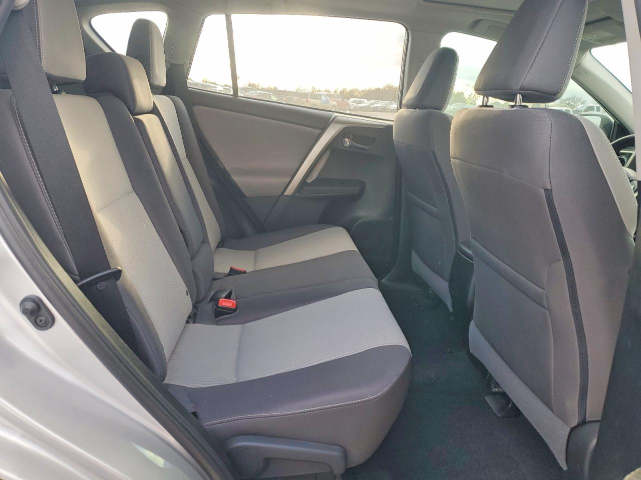 2015 TOYOTA RAV4 XLE photo 11
