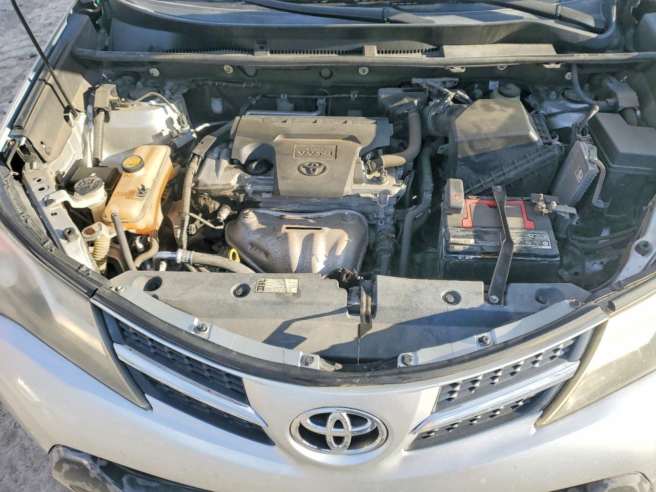 2015 TOYOTA RAV4 XLE photo 12