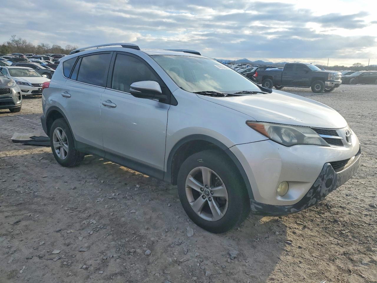 2015 TOYOTA RAV4 XLE photo 4
