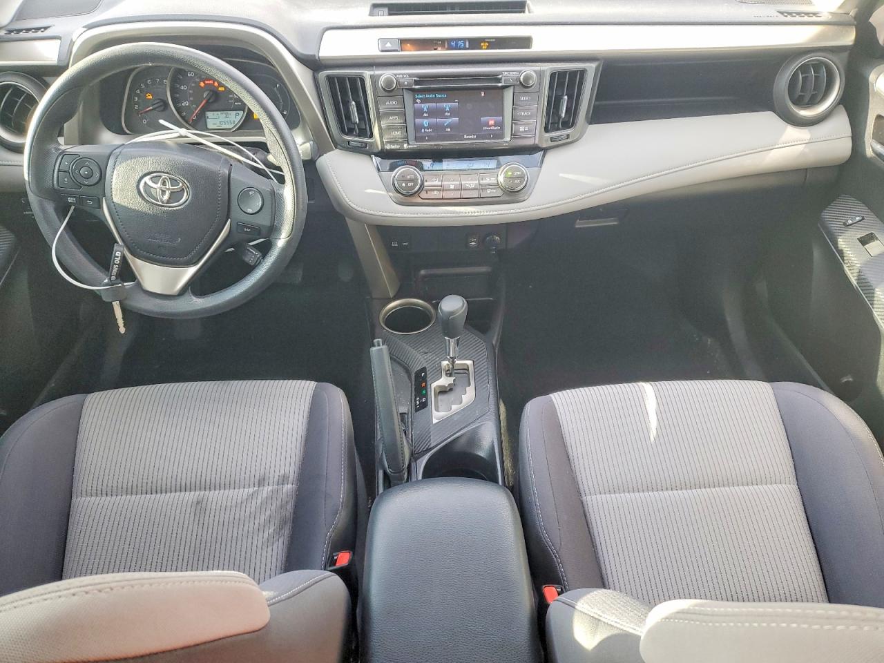2015 TOYOTA RAV4 XLE photo 8
