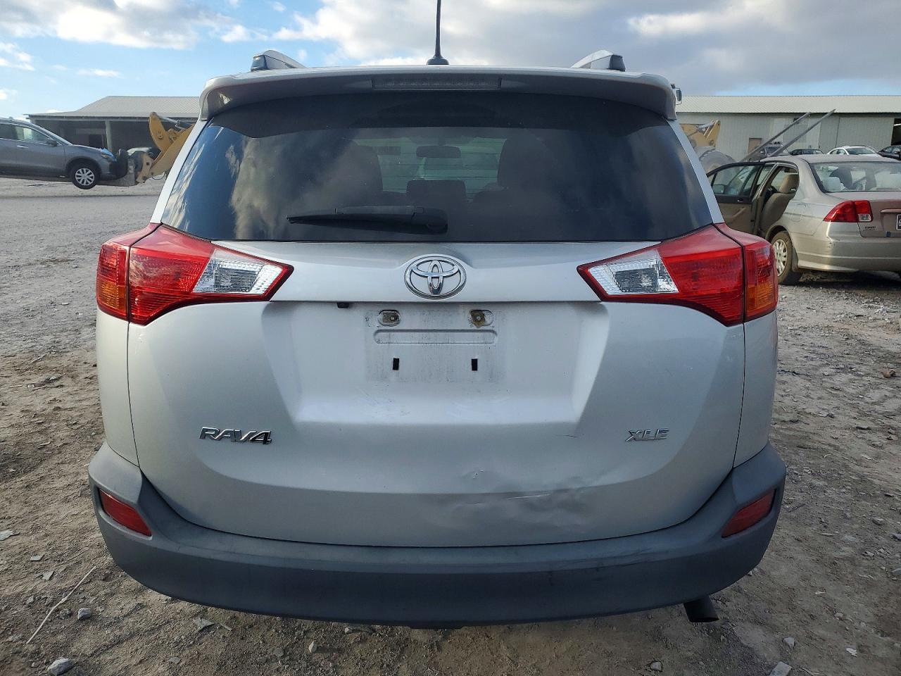 2015 TOYOTA RAV4 XLE photo 6