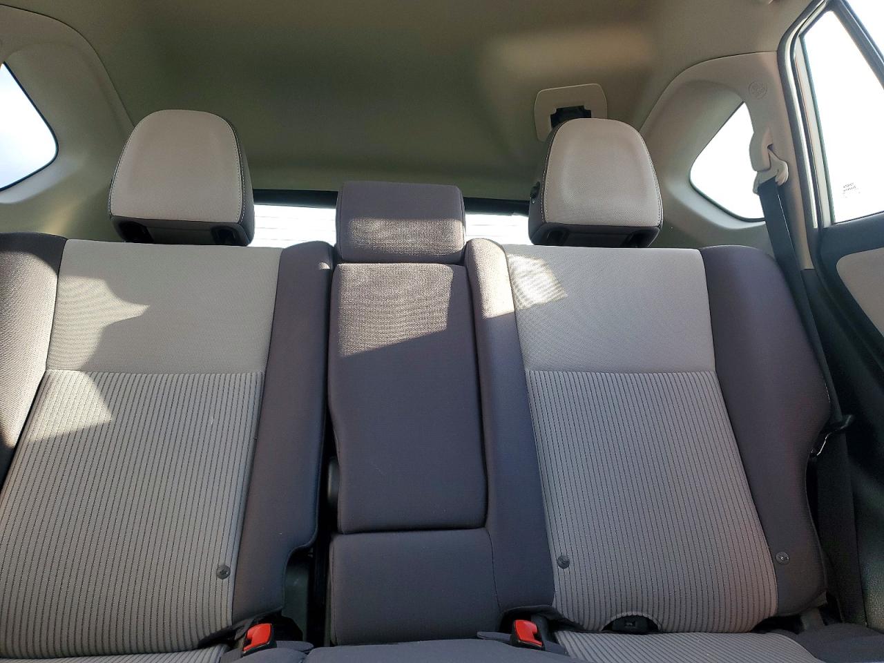2015 TOYOTA RAV4 XLE photo 10