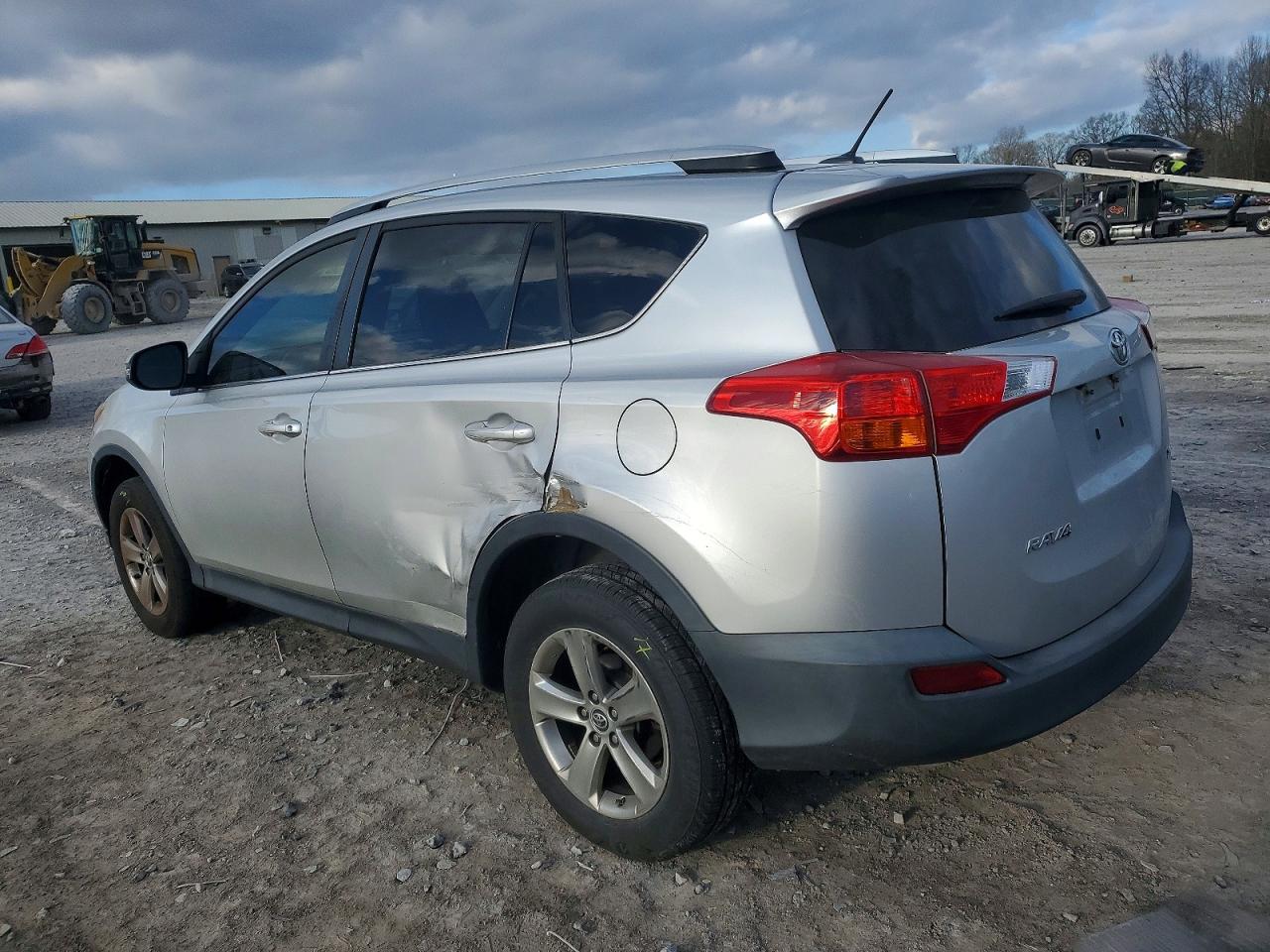 2015 TOYOTA RAV4 XLE photo 2