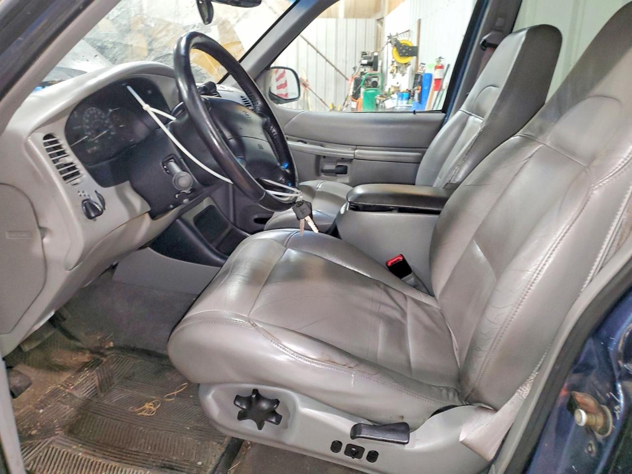 1999 FORD EXPLORER photo 19