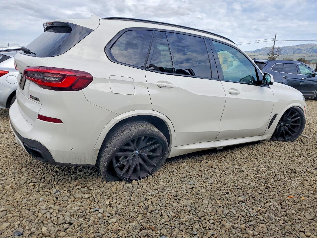 2022 BMW X5 M50I photo 3
