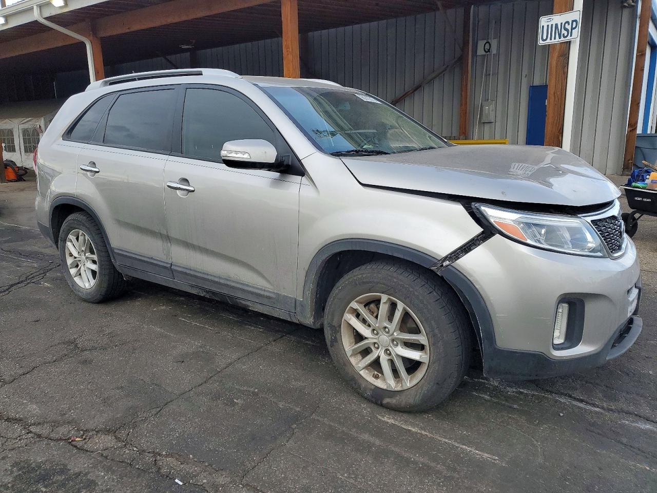 2014 KIA SORENTO LX photo 4