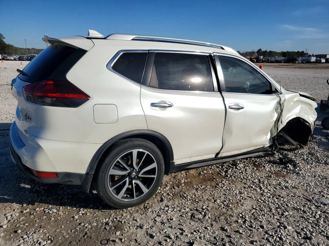 2019 NISSAN ROGUE S photo 3