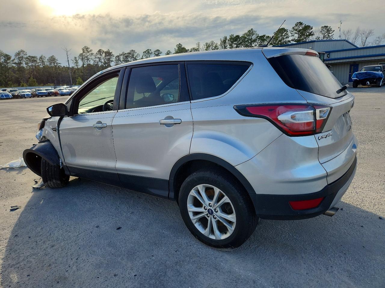 2017 FORD ESCAPE SE photo 2