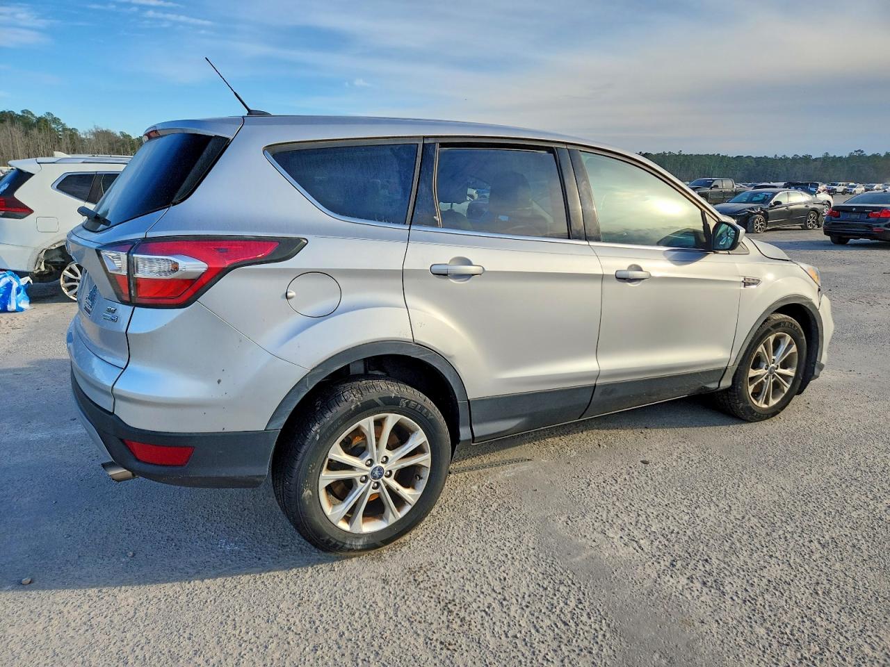 2017 FORD ESCAPE SE photo 3