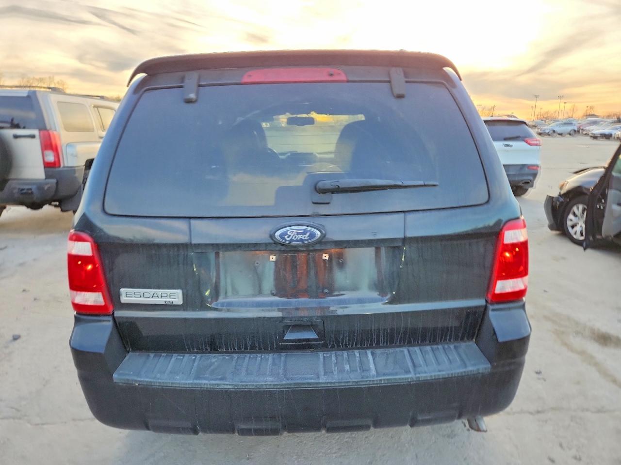 2010 FORD ESCAPE XLT photo 6