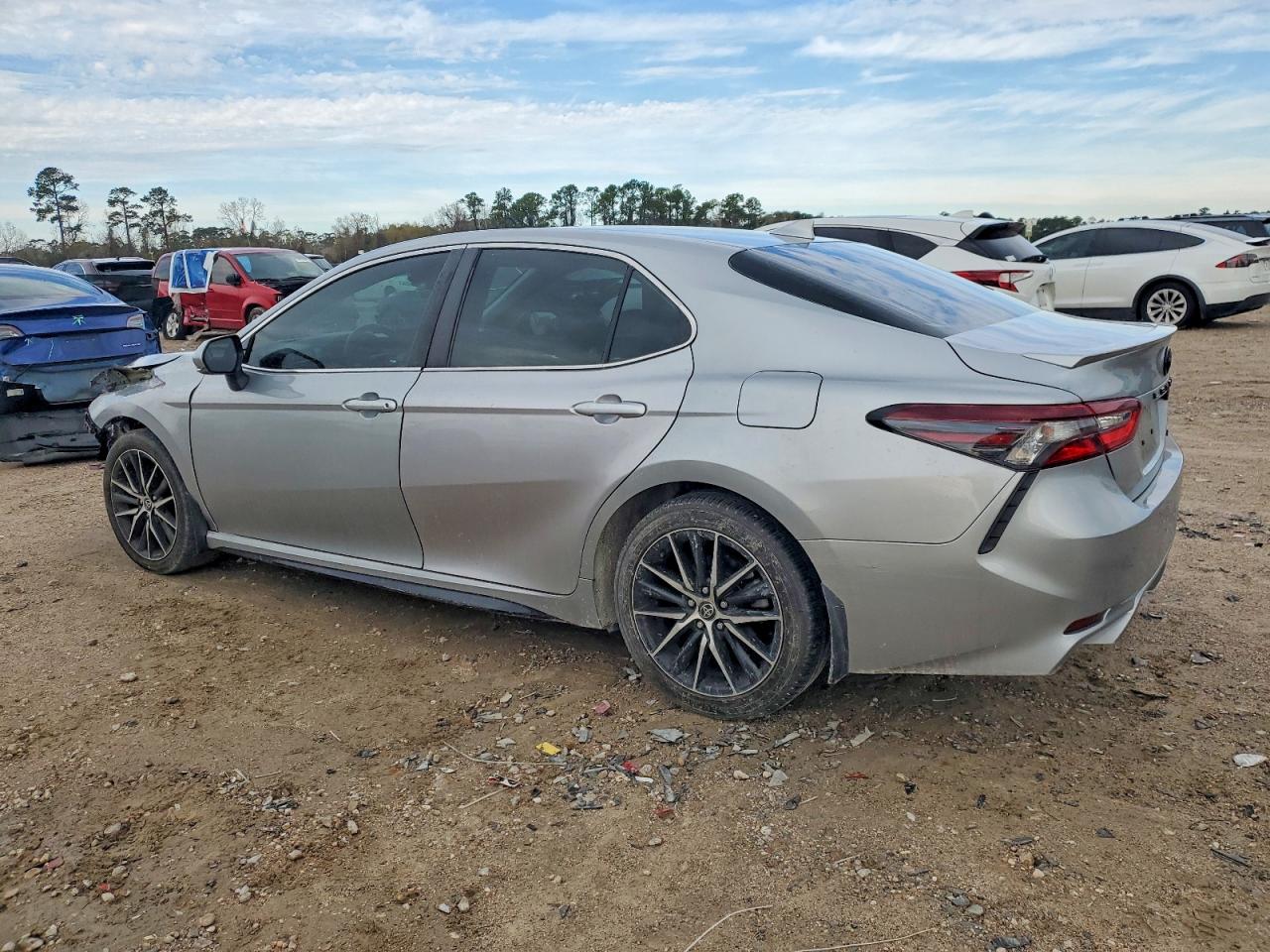 2022 TOYOTA CAMRY SE photo 2