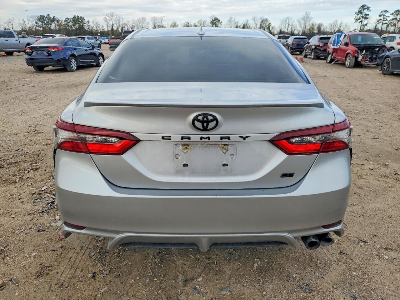 2022 TOYOTA CAMRY SE photo 6