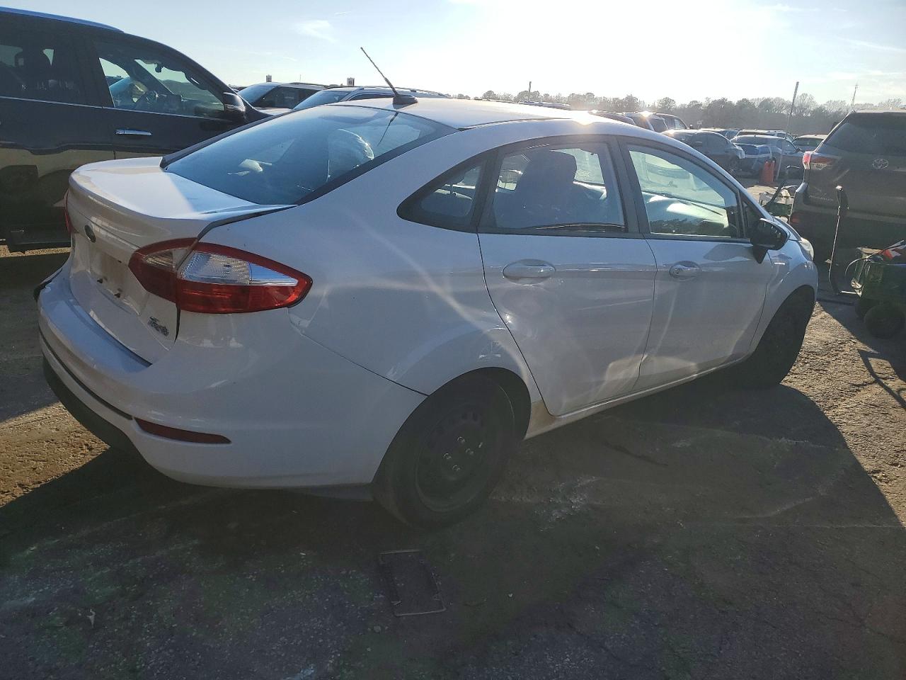 2015 FORD FIESTA S photo 3
