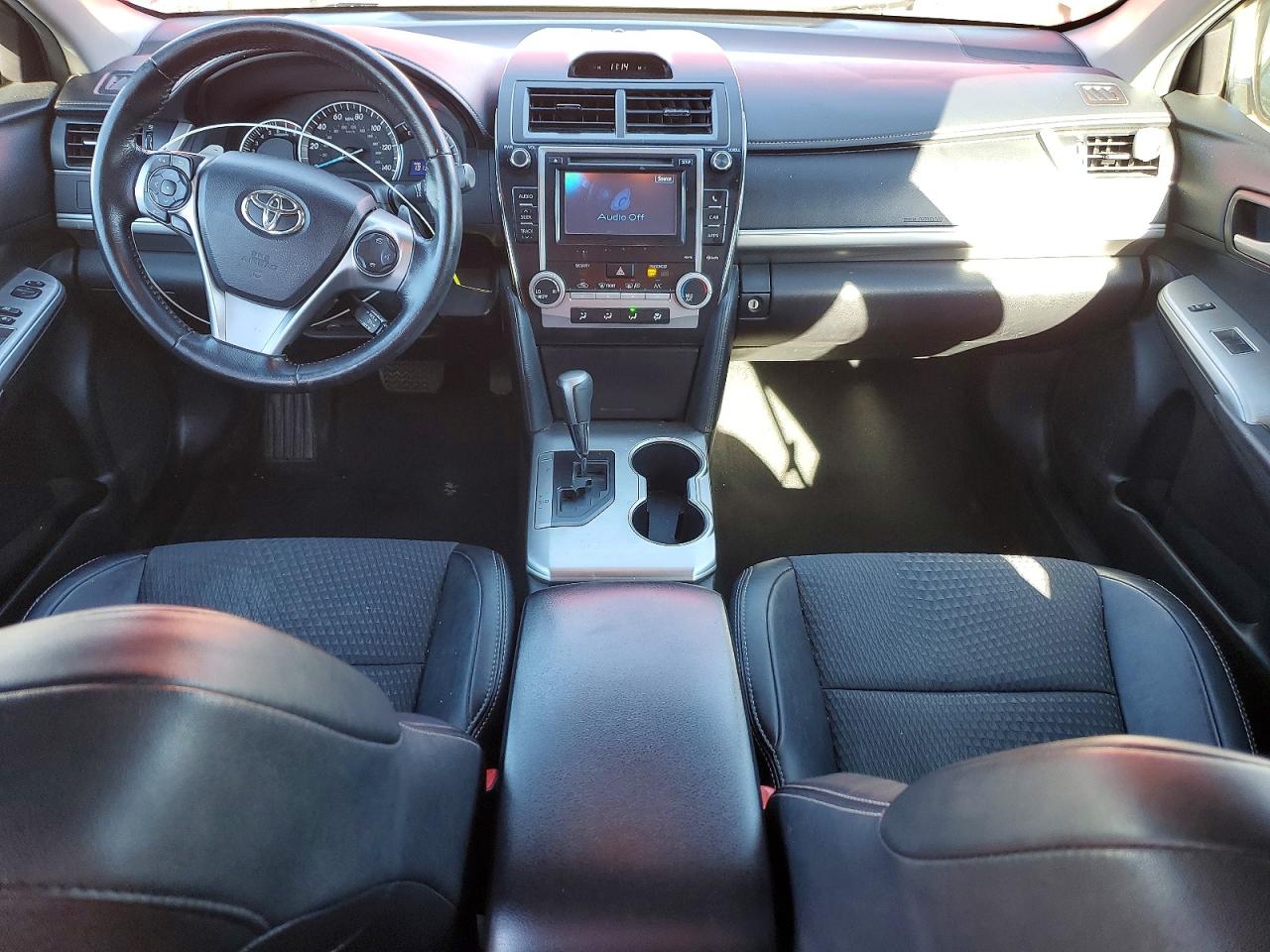 2014 TOYOTA CAMRY L photo 8