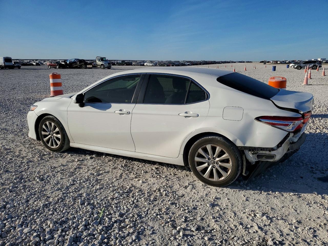 2018 TOYOTA CAMRY L photo 2