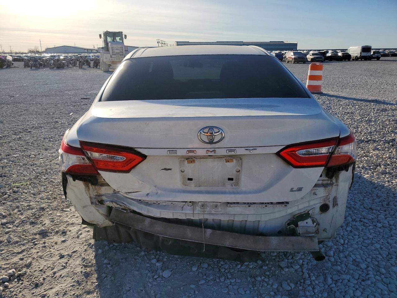2018 TOYOTA CAMRY L photo 6
