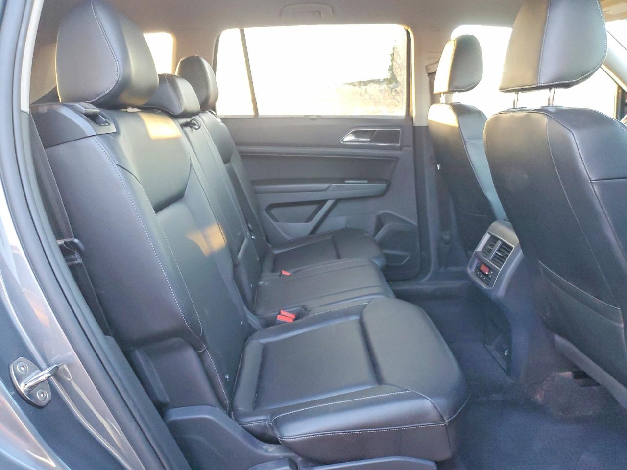 2018 VOLKSWAGEN ATLAS SE photo 11