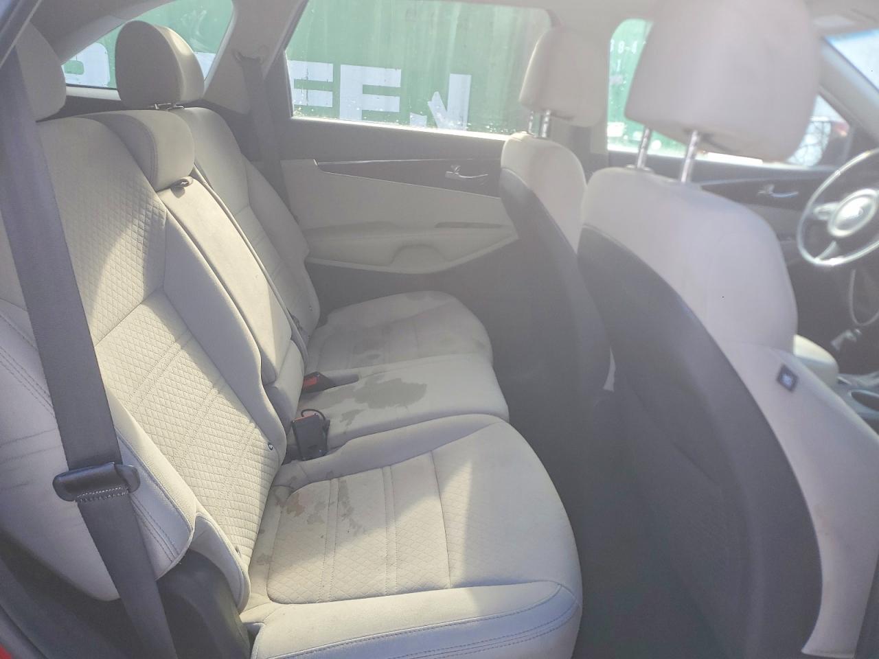 2017 KIA SORENTO LX photo 11