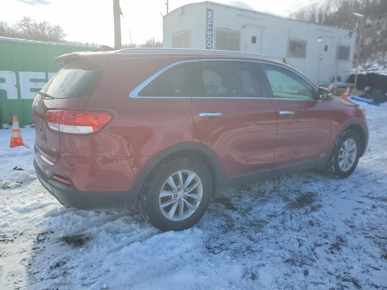 2017 KIA SORENTO LX photo 3