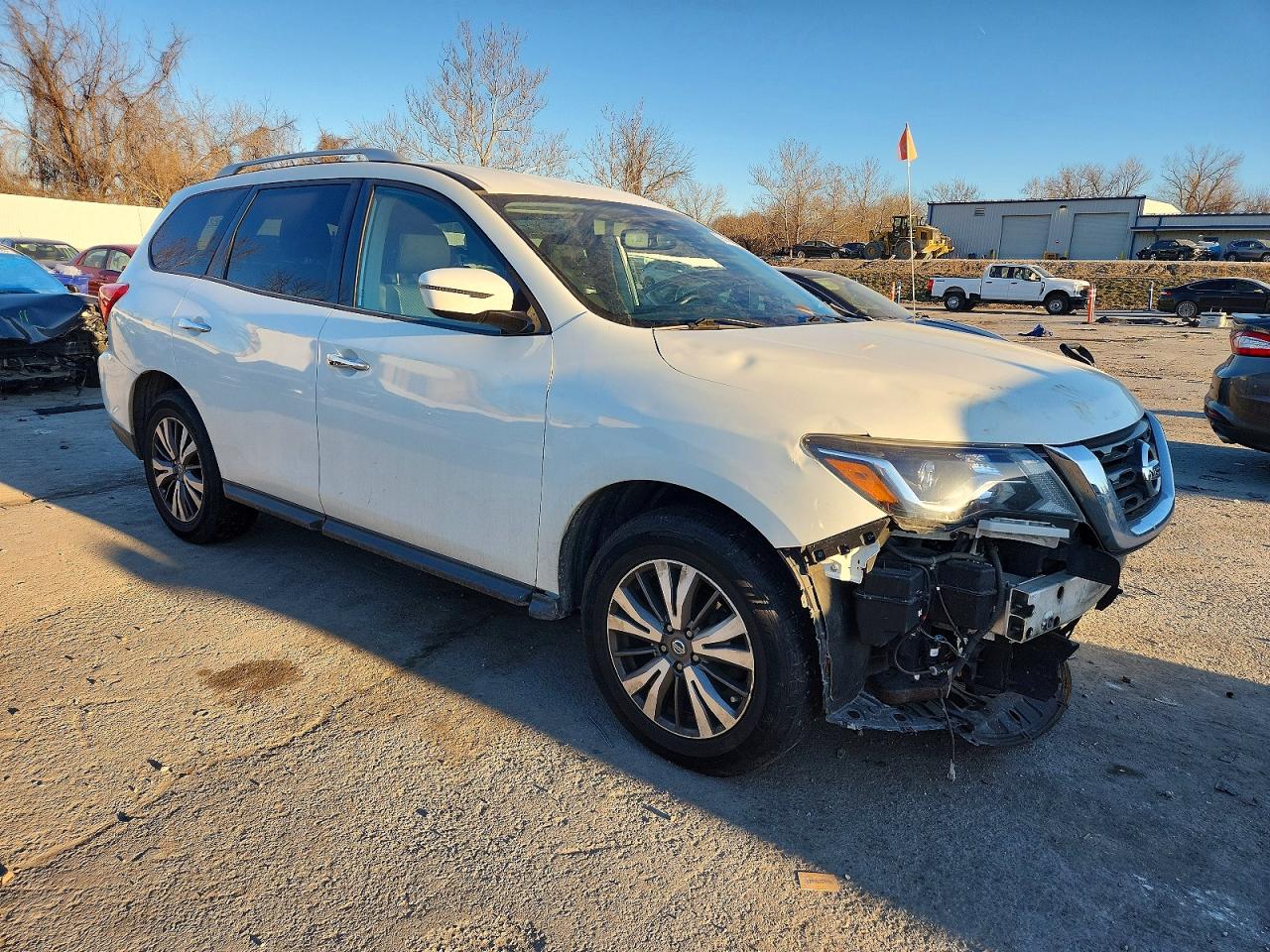 2017 NISSAN PATHFINDER photo 7