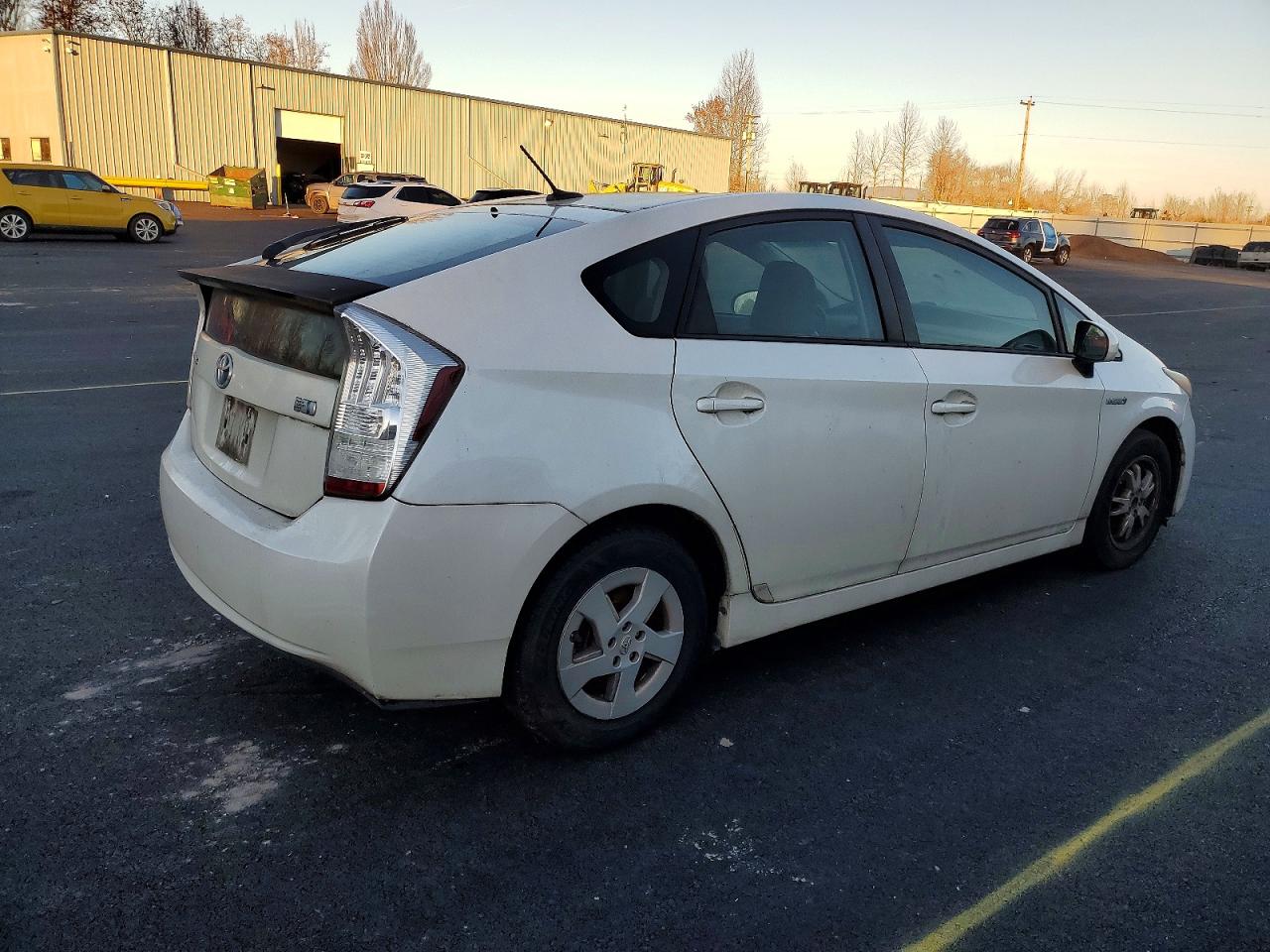 2010 TOYOTA PRIUS photo 3
