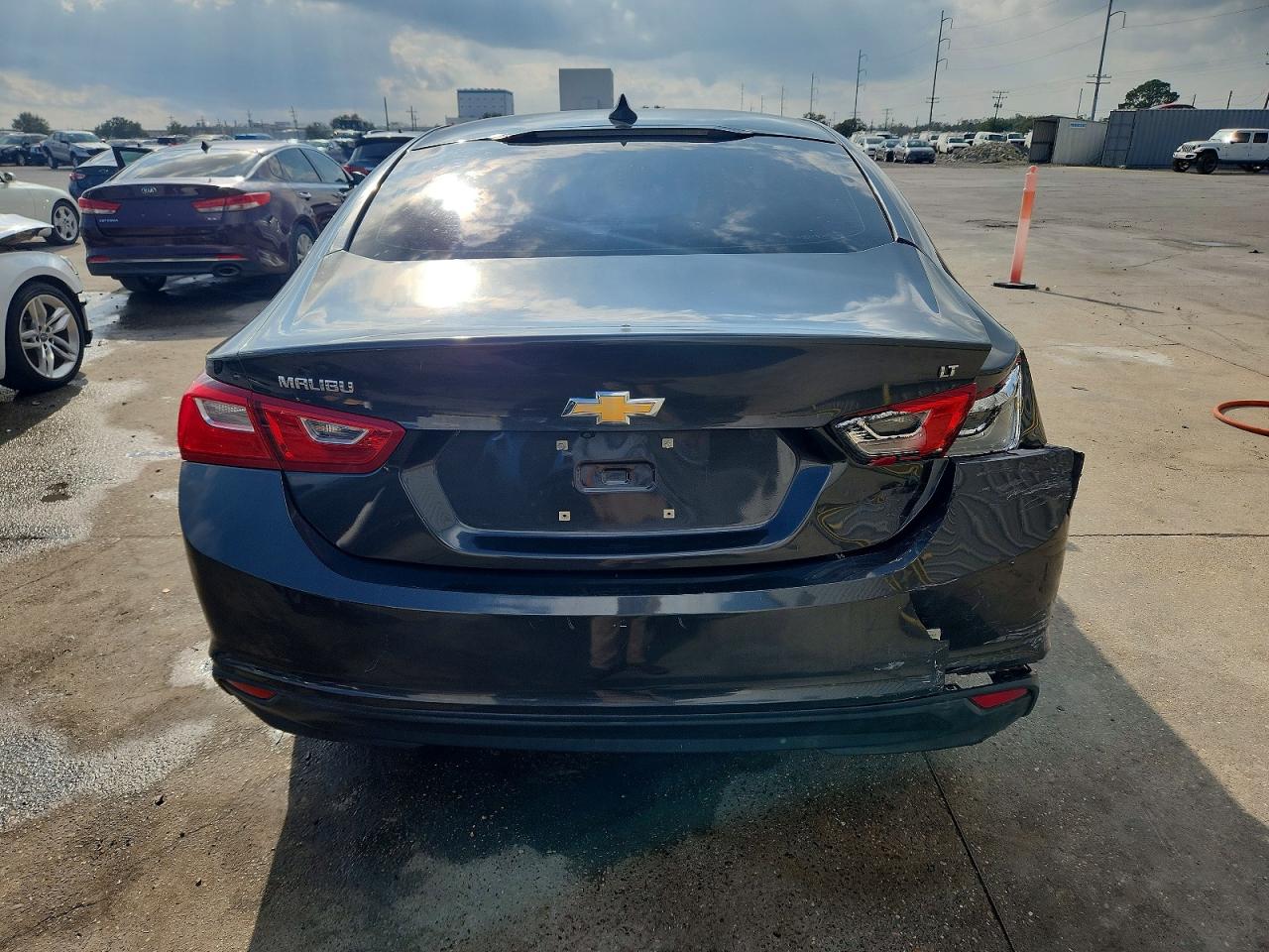 2018 CHEVROLET MALIBU LT photo 11