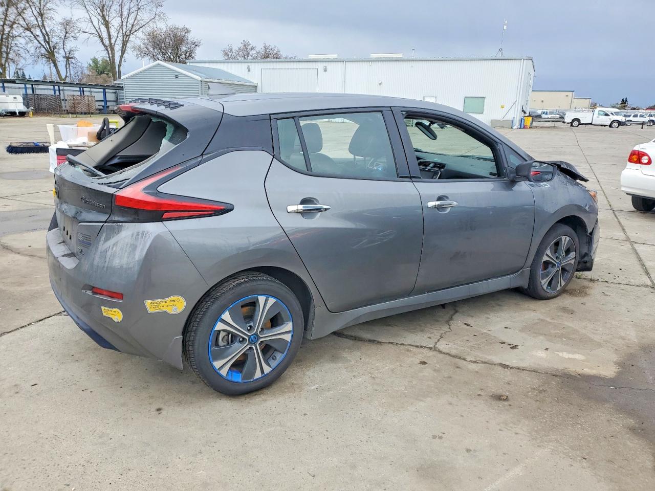 2022 NISSAN LEAF SL PLUS photo 3