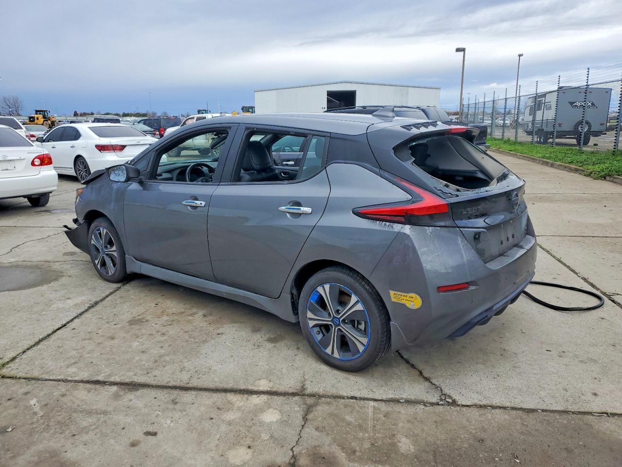 2022 NISSAN LEAF SL PLUS photo 2