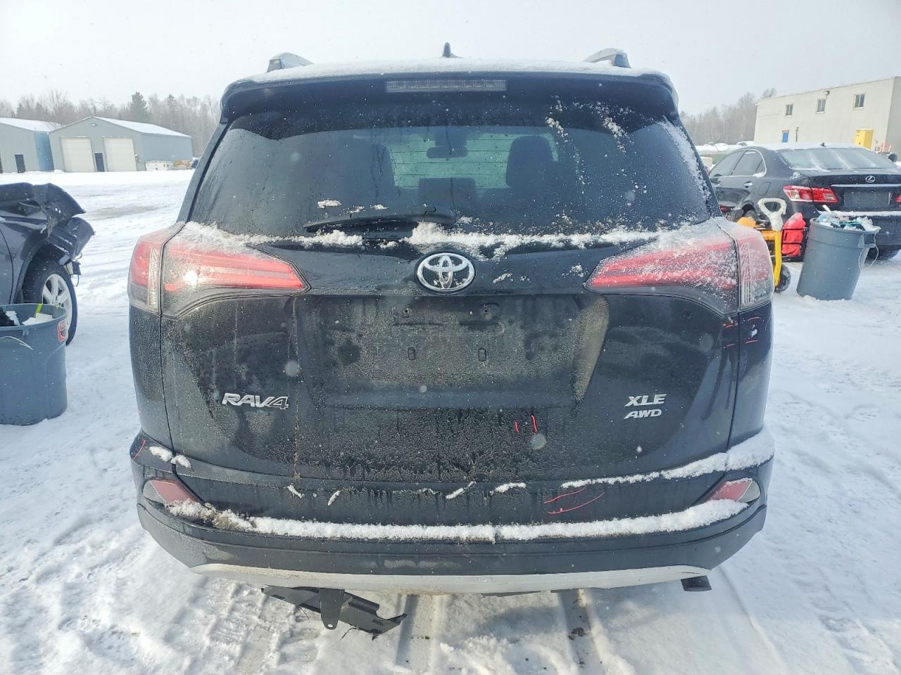 2016 TOYOTA RAV4 XLE photo 6