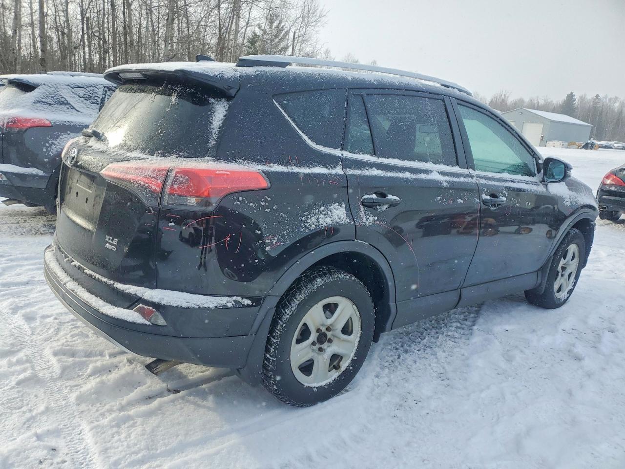 2016 TOYOTA RAV4 XLE photo 3