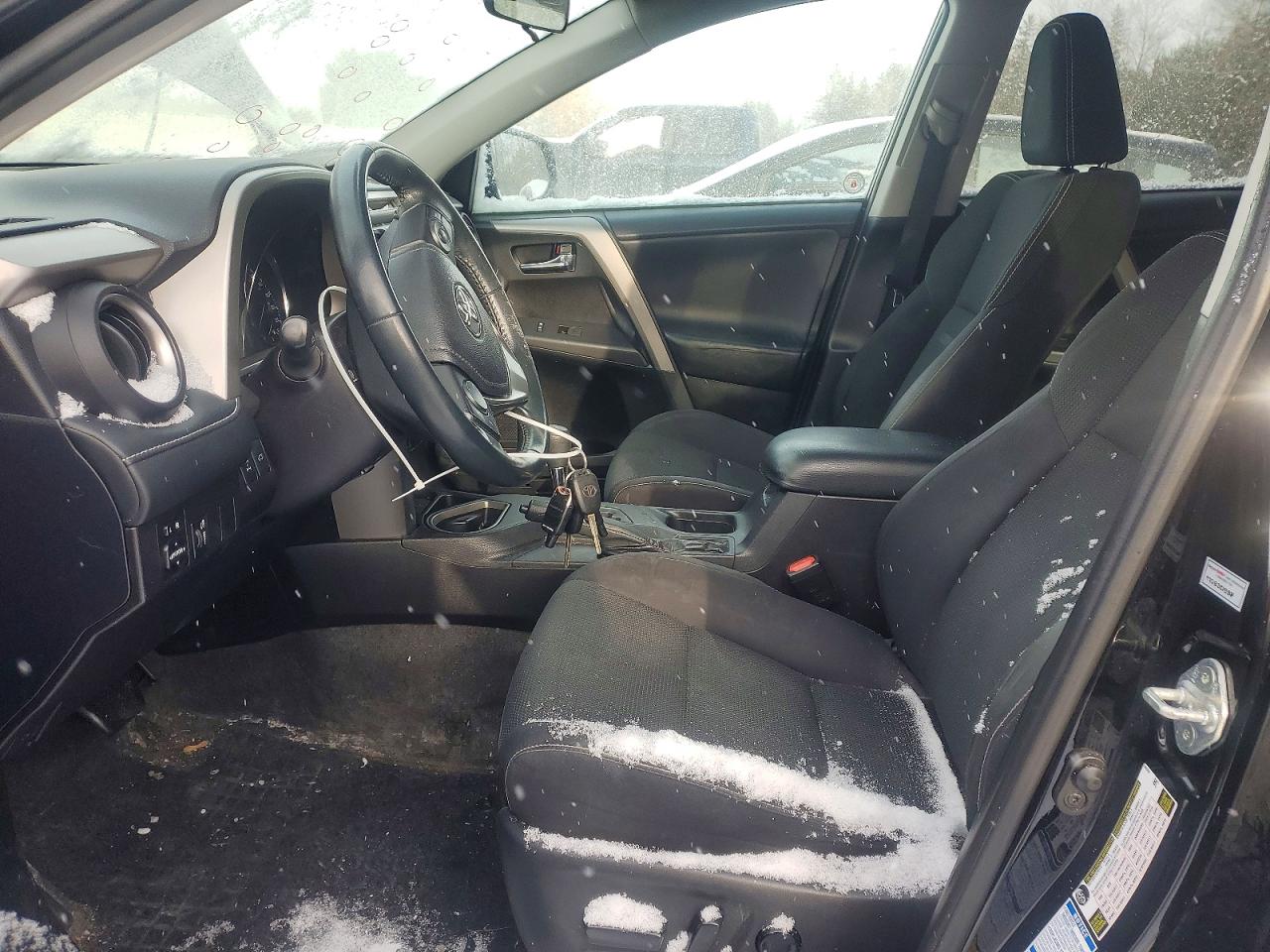 2016 TOYOTA RAV4 XLE photo 7