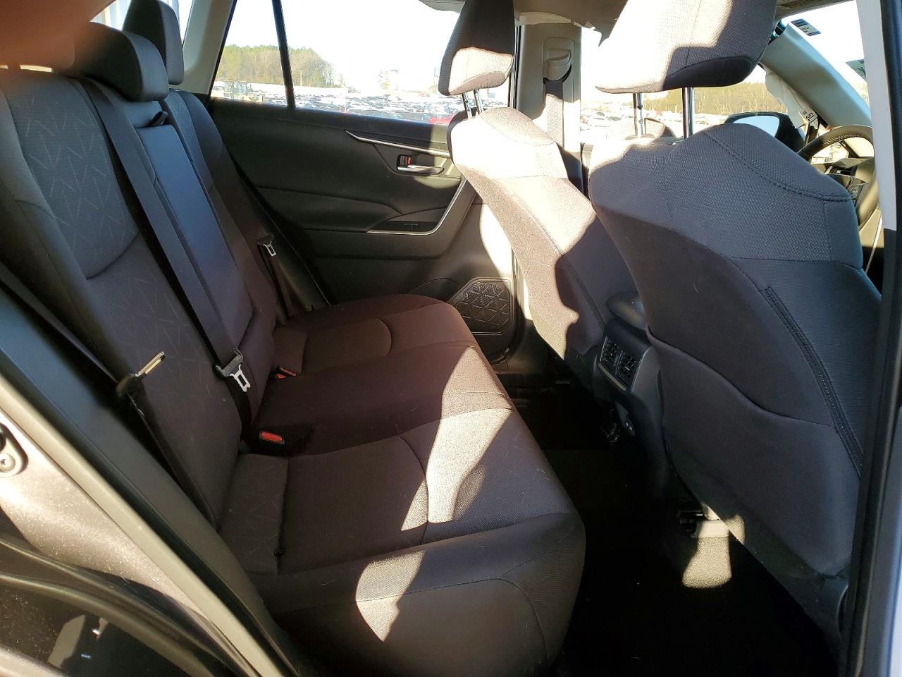 2025 TOYOTA RAV4 XLE photo 11