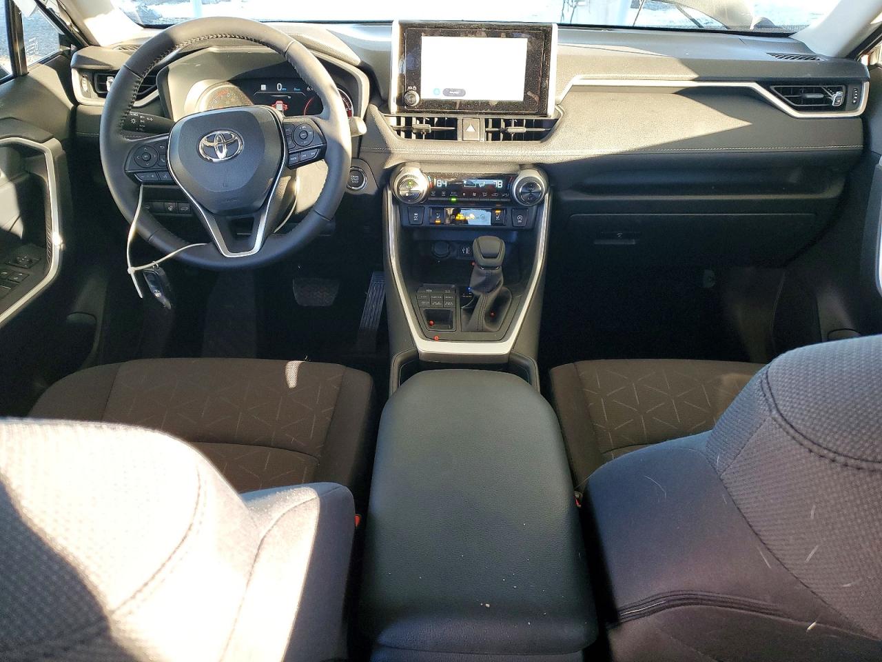 2025 TOYOTA RAV4 XLE photo 8