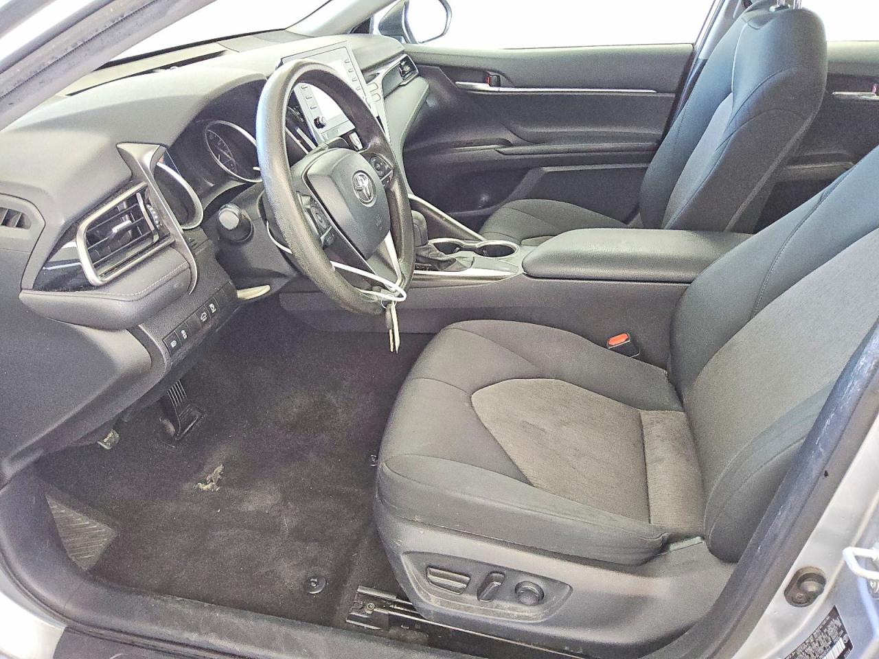 2021 TOYOTA CAMRY LE photo 7
