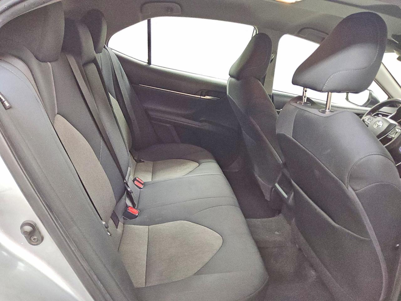 2021 TOYOTA CAMRY LE photo 10