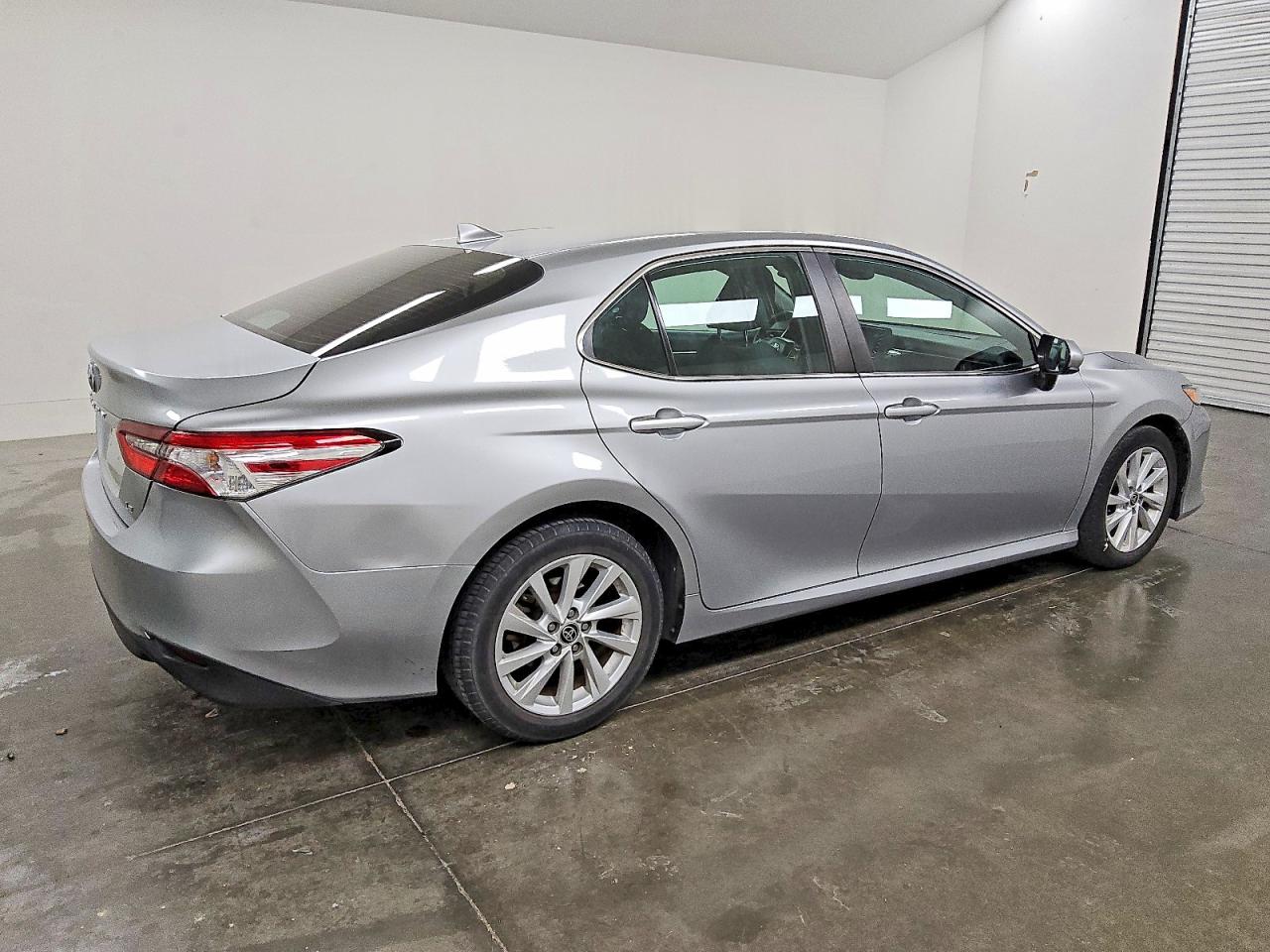 2021 TOYOTA CAMRY LE photo 3