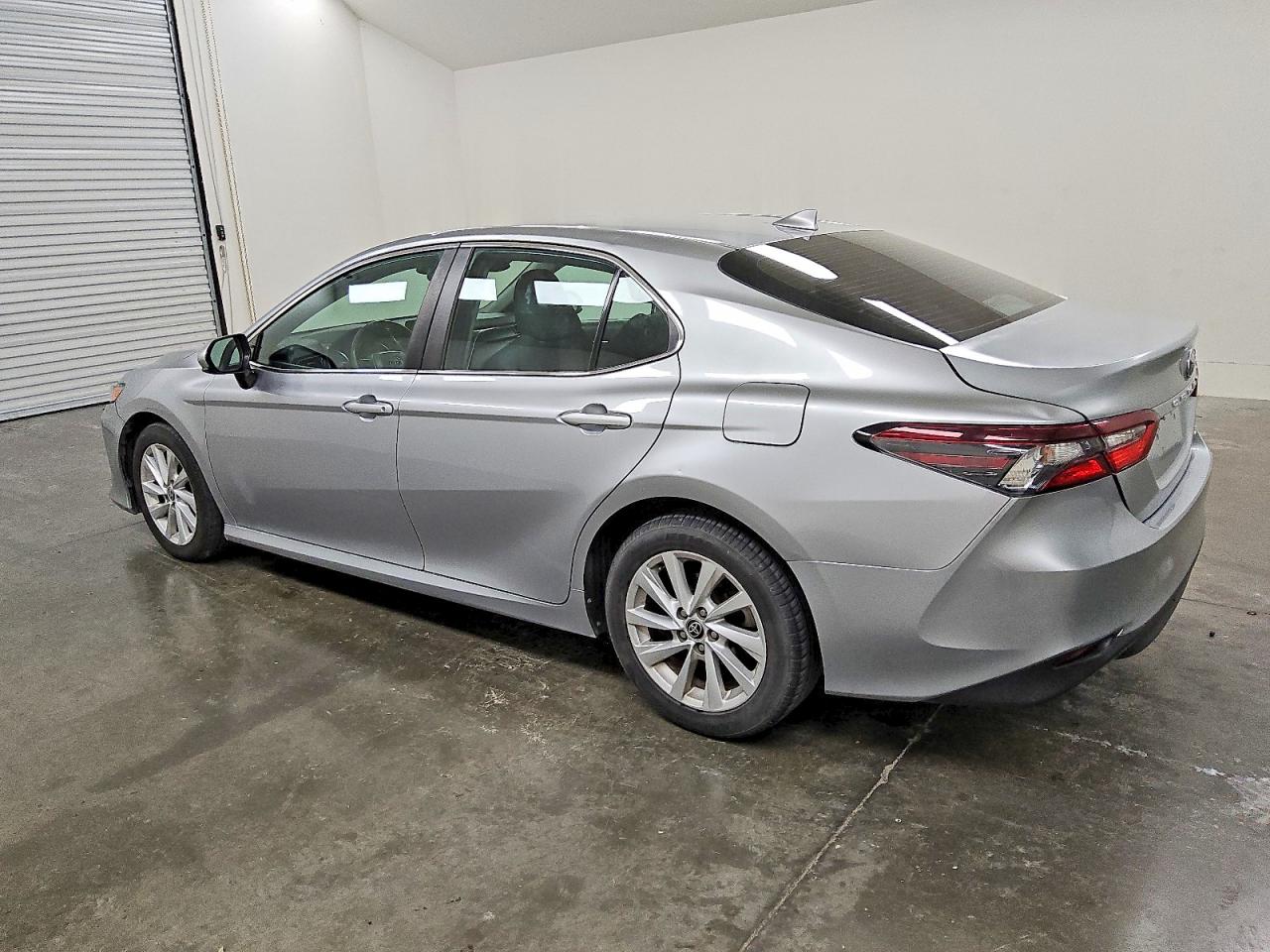 2021 TOYOTA CAMRY LE photo 2