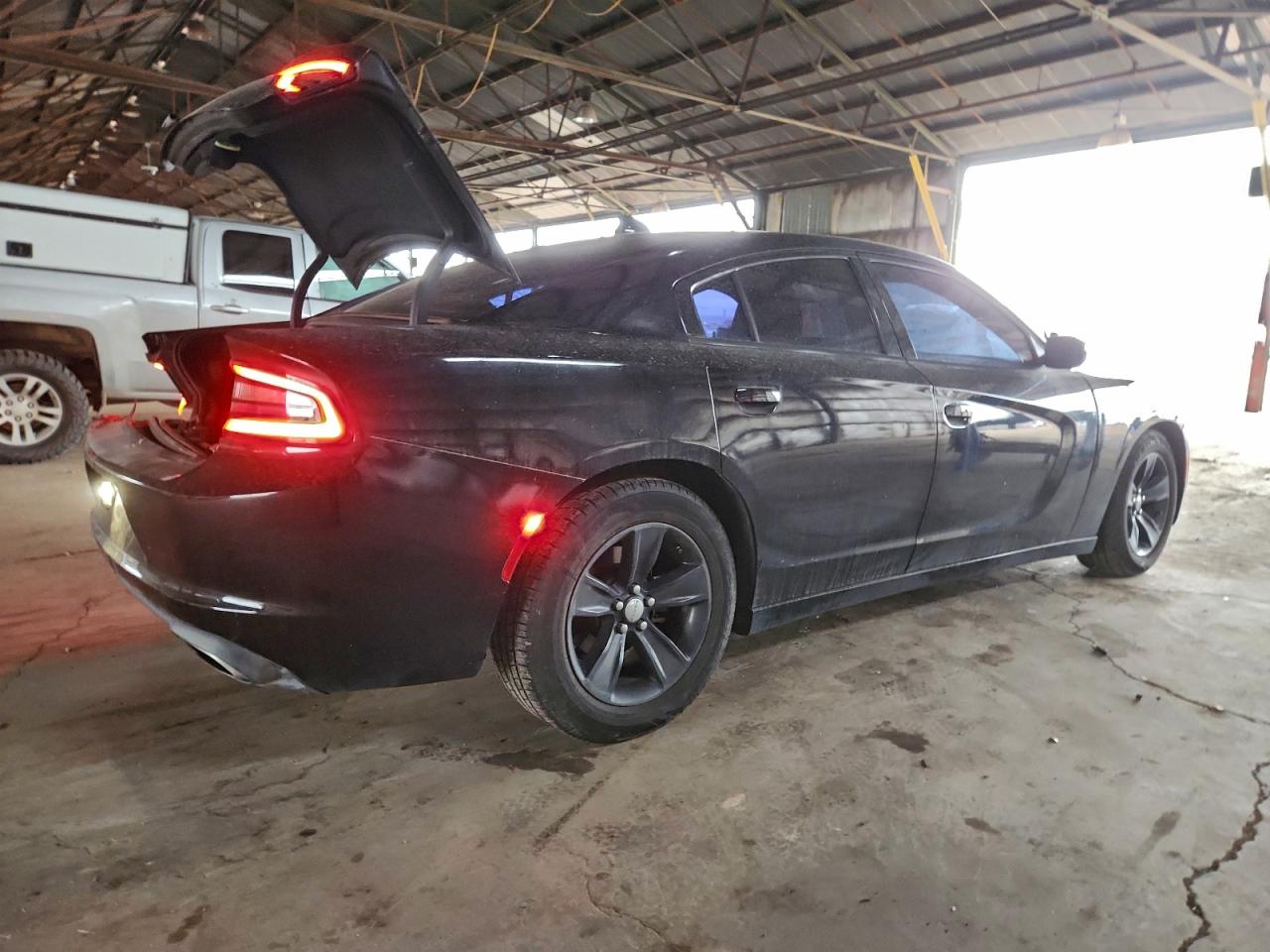 2016 DODGE CHARGER SXT photo 5