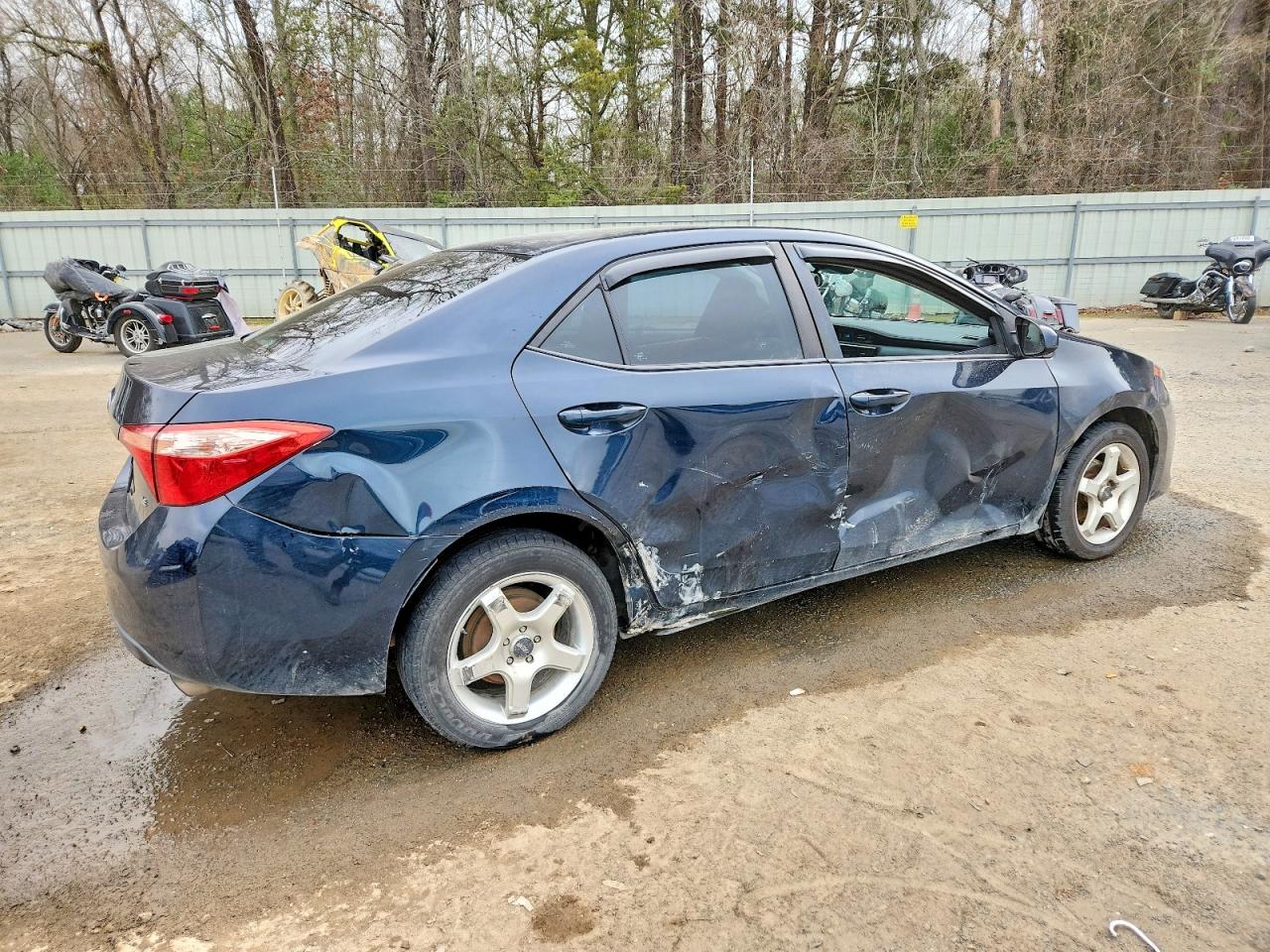 2017 TOYOTA COROLLA L photo 3