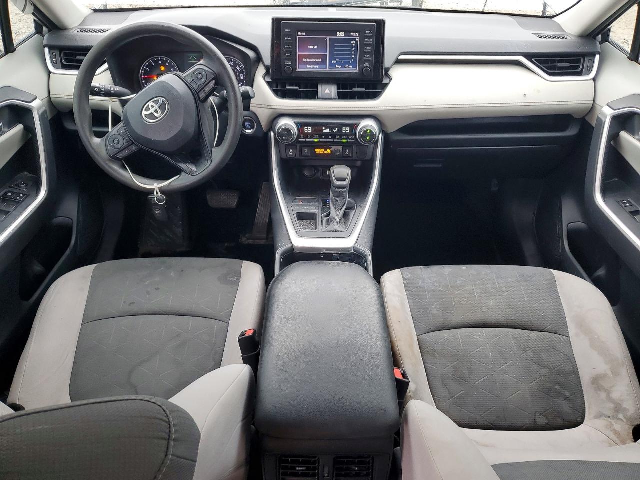 2019 TOYOTA RAV4 XLE photo 8