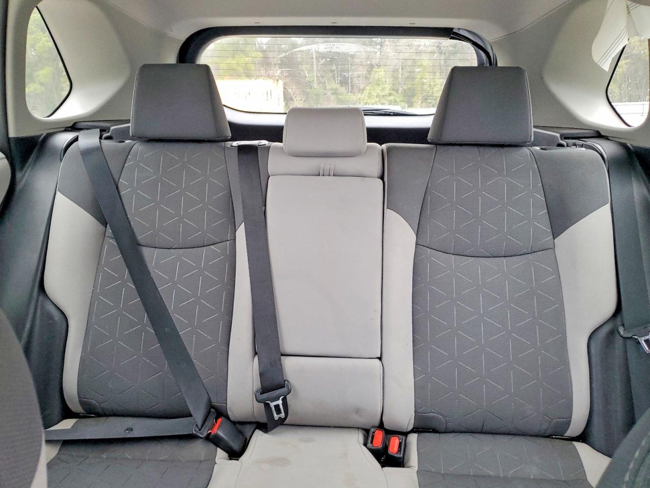 2019 TOYOTA RAV4 XLE photo 10