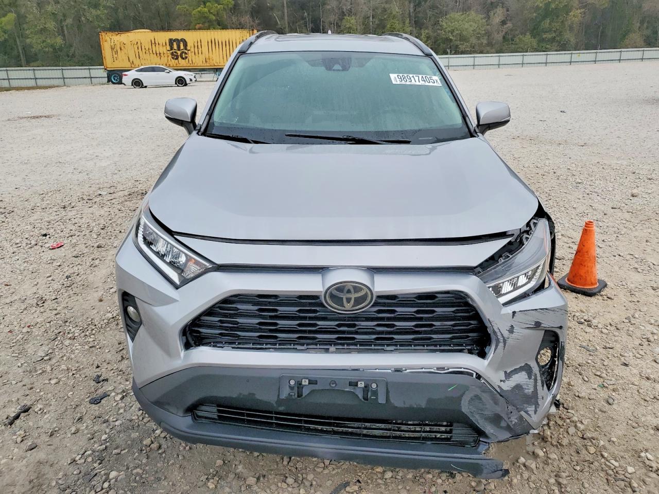 2019 TOYOTA RAV4 XLE photo 5