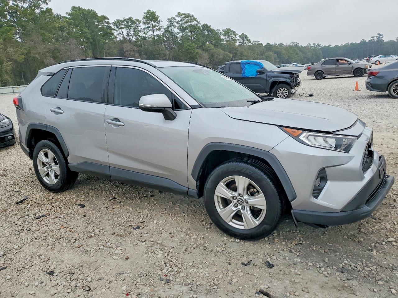 2019 TOYOTA RAV4 XLE photo 4