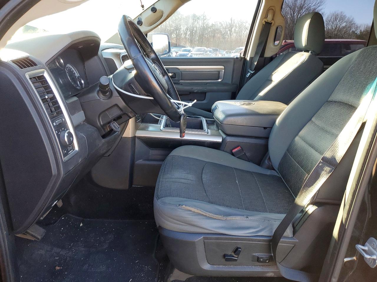 2014 RAM 1500 SLT photo 13